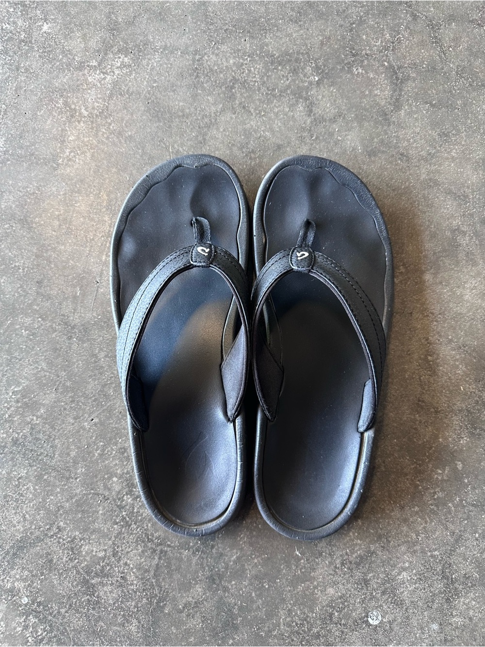 Women’s OluKai Black Flip Flops